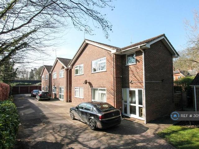 Flat for rent in Fleet, Hart
