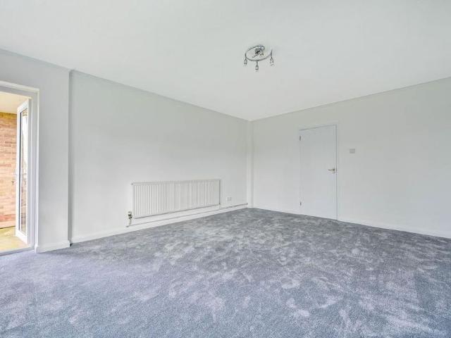 Apartment for rent in Boxgrove, Guildford