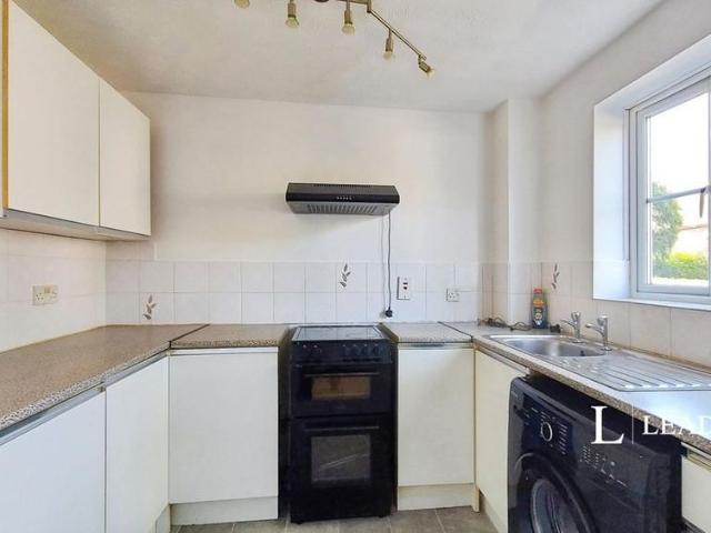 Apartment for rent in Southend City Centre Neighbourhood, Alton Barnes