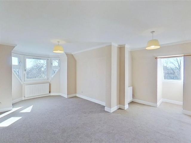 Flat for rent in Trinity, Scotland