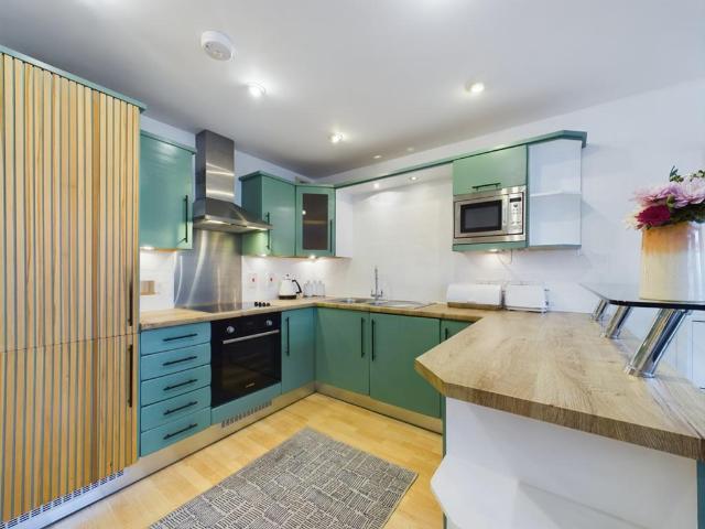 Flat for rent in Ewens Farm, Golden Valley