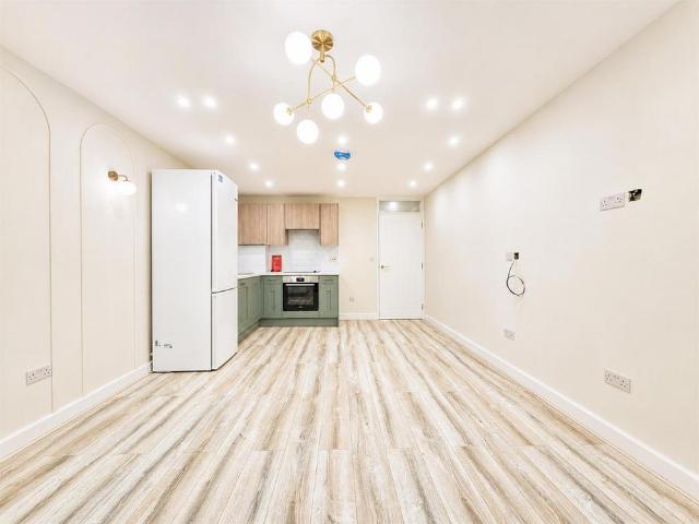 Apartment for rent in Pachesham Park, Surrey