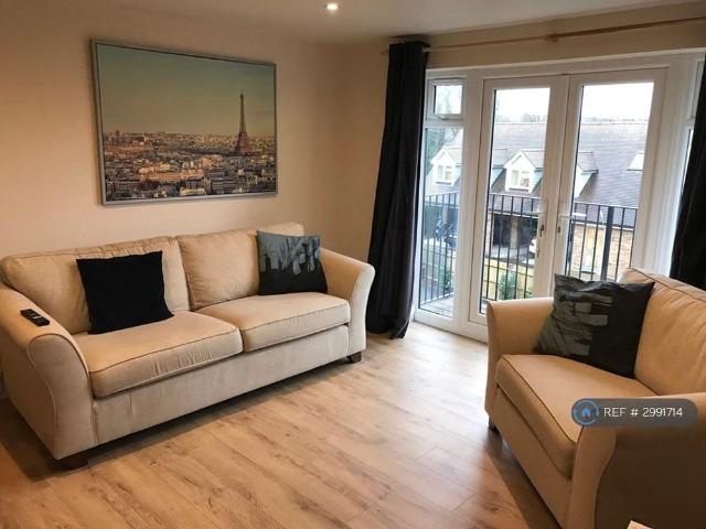 Apartment for rent in Blackhills, Surrey