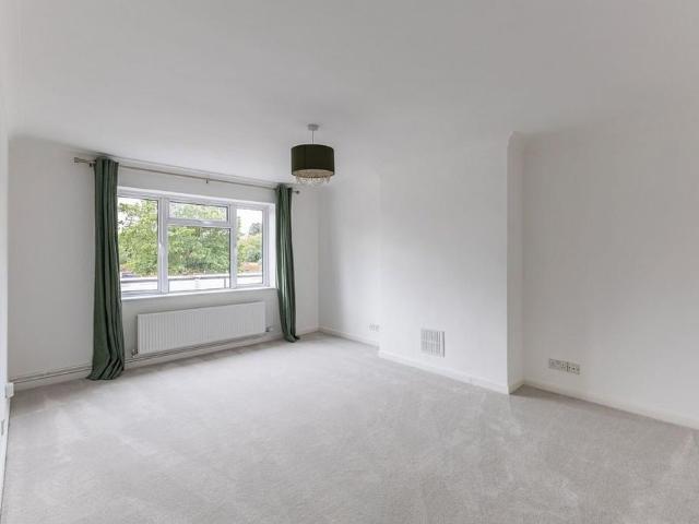 Apartment for rent in Sunninghill and Ascot, Ascot