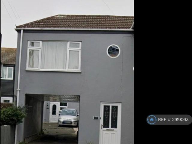 Flat for rent in Upper Walmer, Ash