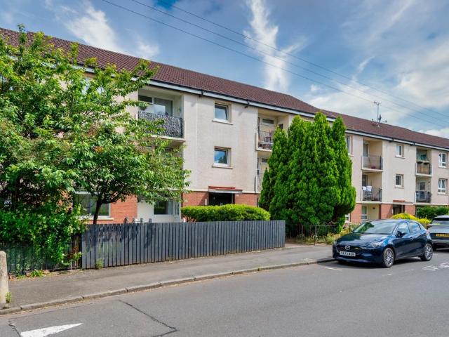 Flat for rent in Blairdardie, Scotland