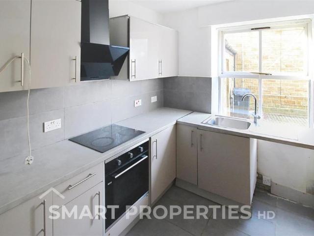 Apartment for rent in Lindley, West Yorkshire