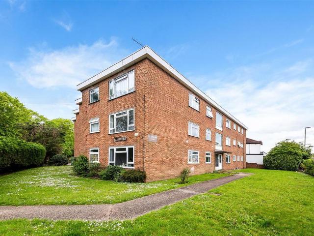 Flat for rent in The Wrythe, Greater London