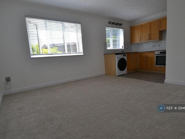 Apartment for rent in Lower Halliford, Surrey