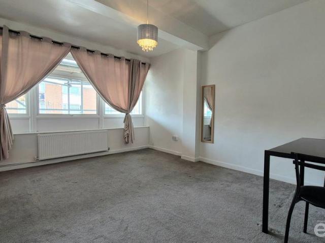 Flat for rent in Elstree and Borehamwood, Borehamwood