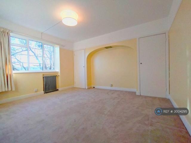 Apartment for rent in North Sheen, Greater London