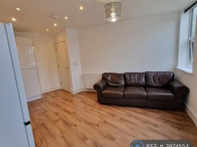 Apartment for rent in Gidea Park, Greater London