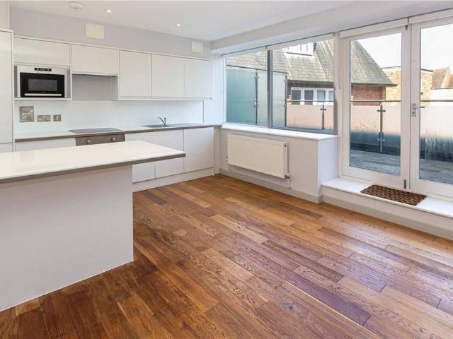 Apartment for rent in Hatching Green, Five Acres