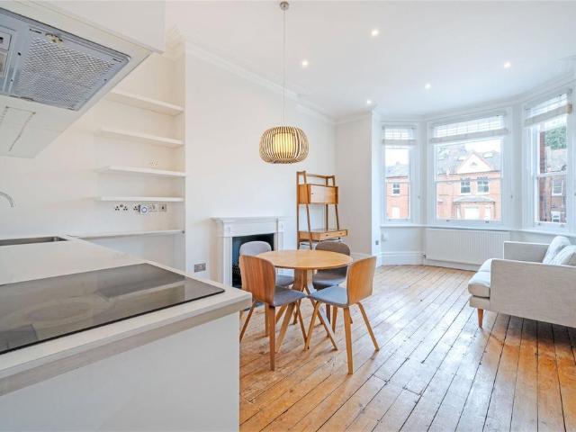 Flat for rent in South Hampstead, Greater London