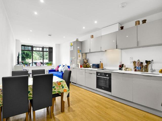 Flat for rent in London Borough of Ealing, Hanwell