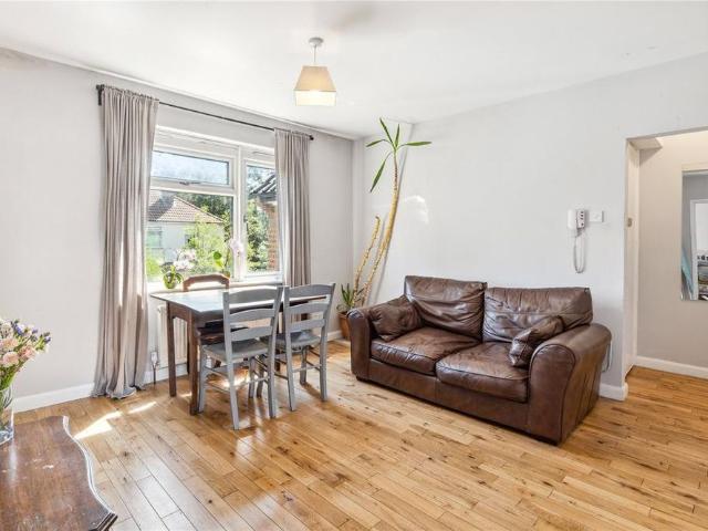 Apartment for rent in Hampton Hill, Greater London