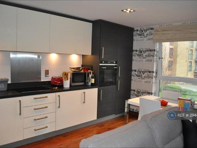 Flat for rent in Denham