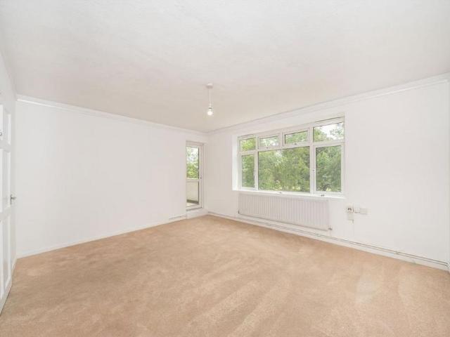 Apartment for rent in Strawberry Hill, Greater London