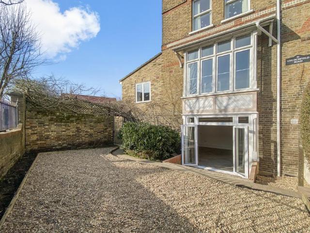 Flat for rent in London Borough of Ealing, Greater London