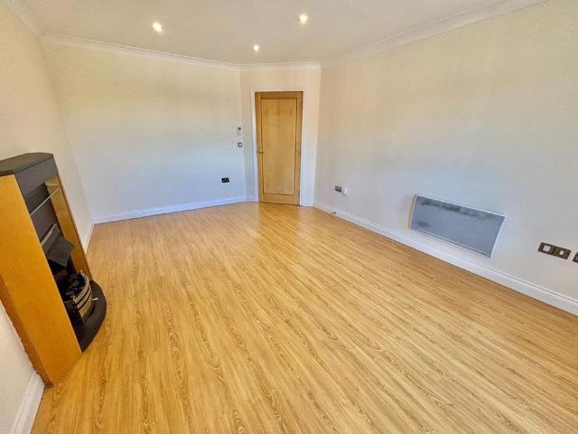 Apartment for rent in Chesham, Bury