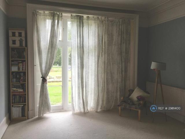 Apartment for rent in Southborough, Sandown Park