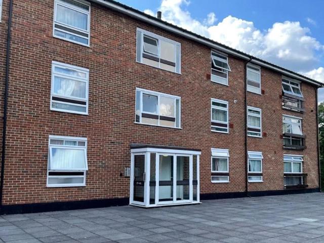 Flat for rent in London Borough of Croydon, Addiscombe