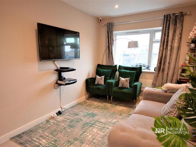Apartment for rent in Blackhills, Surrey