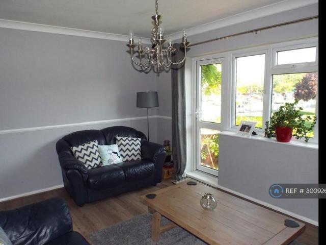 Apartment for rent in Ardleigh Green, Greater London