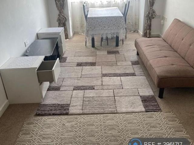 Flat for rent in Allt-yr-yn, Wales