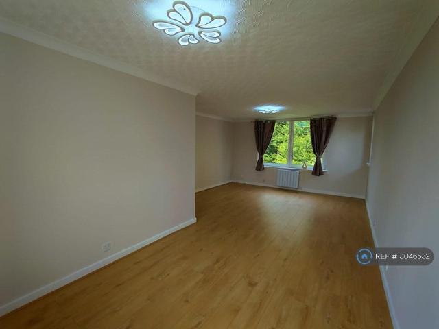 Flat for rent in Bearsden, Scotland