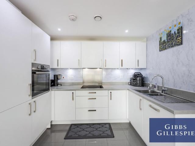 Flat for rent in Ickenham, Ickenham