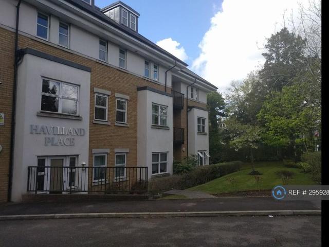 Flat for rent in Red Hill, Surrey