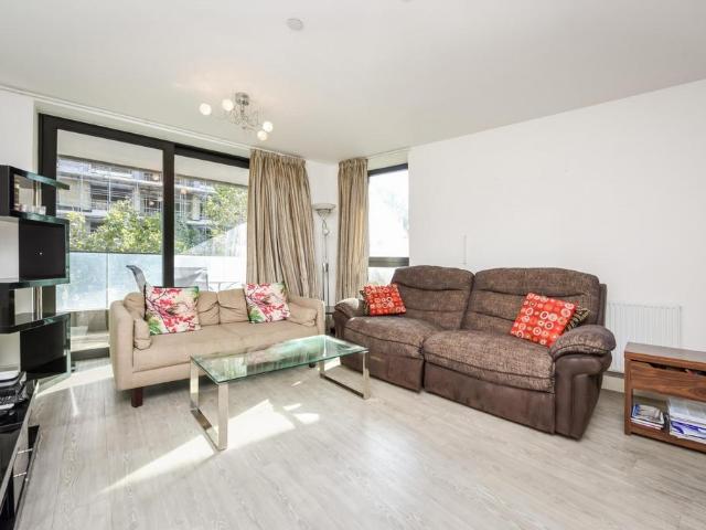 Flat for rent in Silvertown, Greater London