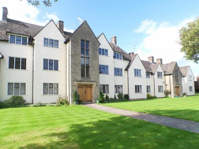 Flat for rent in Stratton, Cotswold