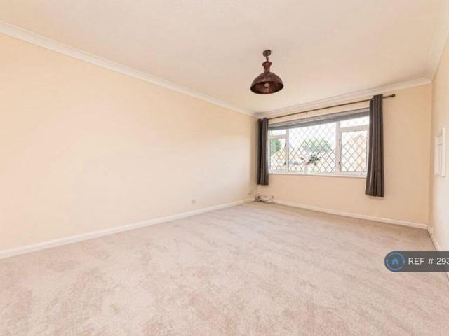 Apartment for rent in Sunninghill and Ascot, Ascot