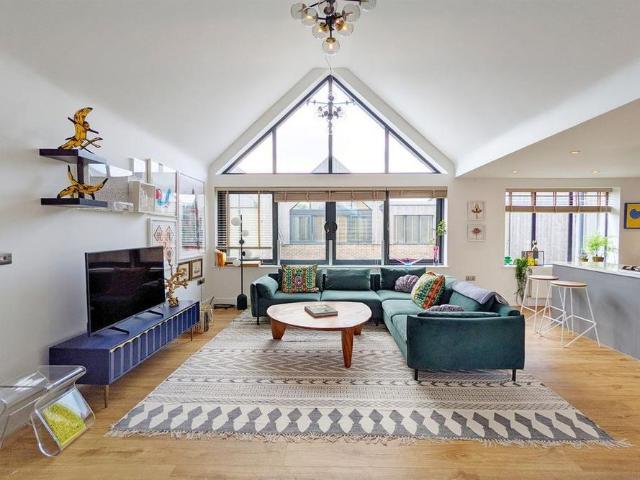 Apartment for rent in Littlecote, West Sussex