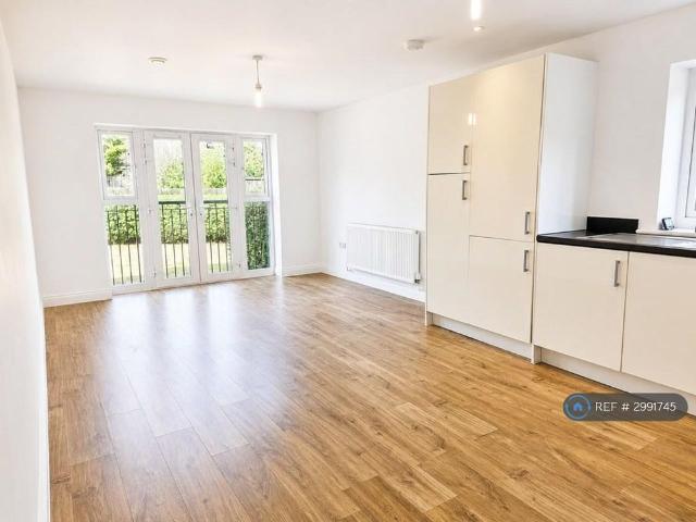 Apartment for rent in Blackhills, Surrey