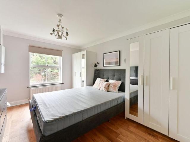 Apartment for rent in South Wimbledon, Greater London