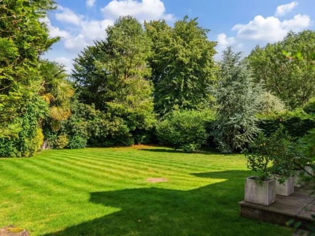 Apartment for rent in Red Hill, Surrey