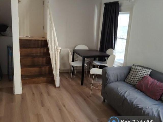 Flat for rent in Stockwell, Greater London