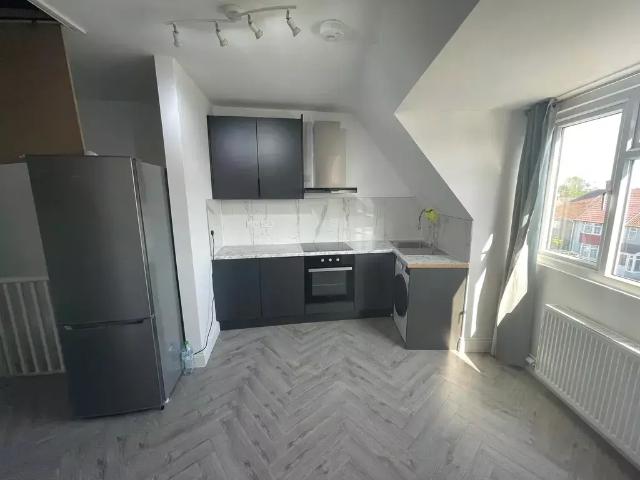 Flat for rent in Burnt Oak, Greater London