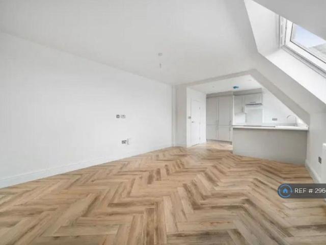 Apartment for rent in Jarvis Brook, Cross In Hand