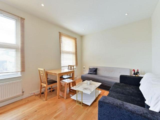 Apartment for rent in London Borough of Merton, South Wimbledon