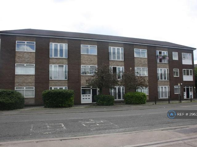 Flat for rent in Burnedge, Greater Manchester