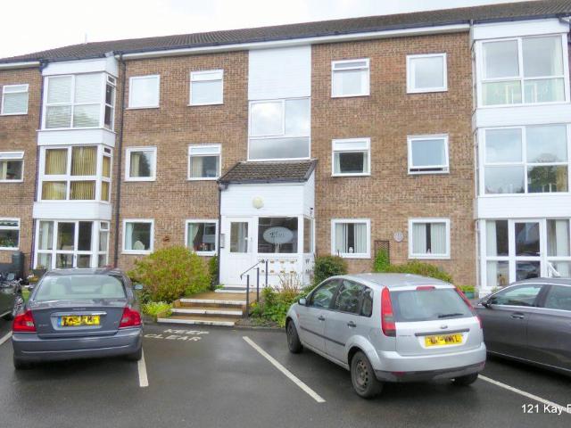 Flat for rent in Nuttall, Bury