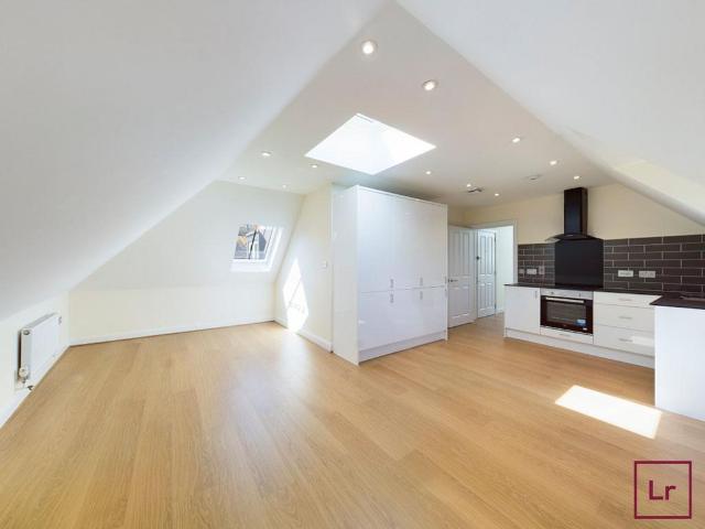 Flat for rent in Hadley Manor Trading Estate, Greater London