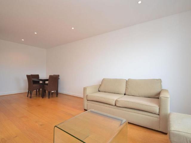 Apartment for rent in Custom House, Greater London