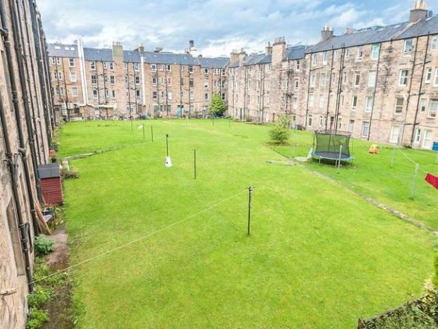 Apartment for rent in Stenhouse, Scotland