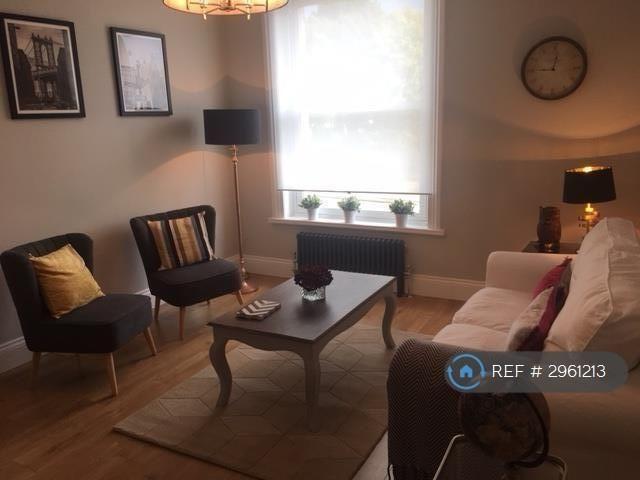 Apartment for rent in Woodcote, Epsom