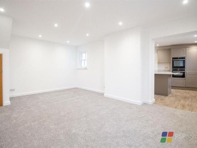 Apartment for rent in Whitemans Green, Perryfields